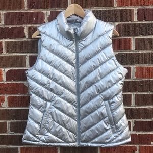 NWT Gap Silver Puffer Vest Large